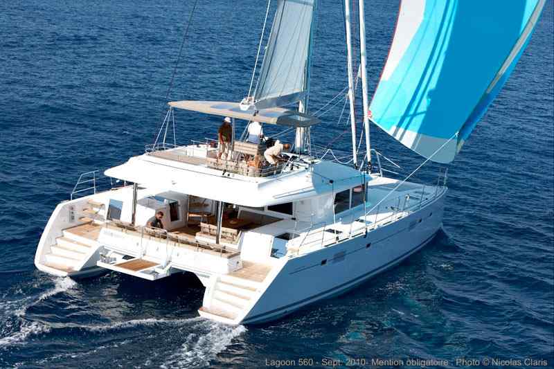 Catamarano Lagoon 560